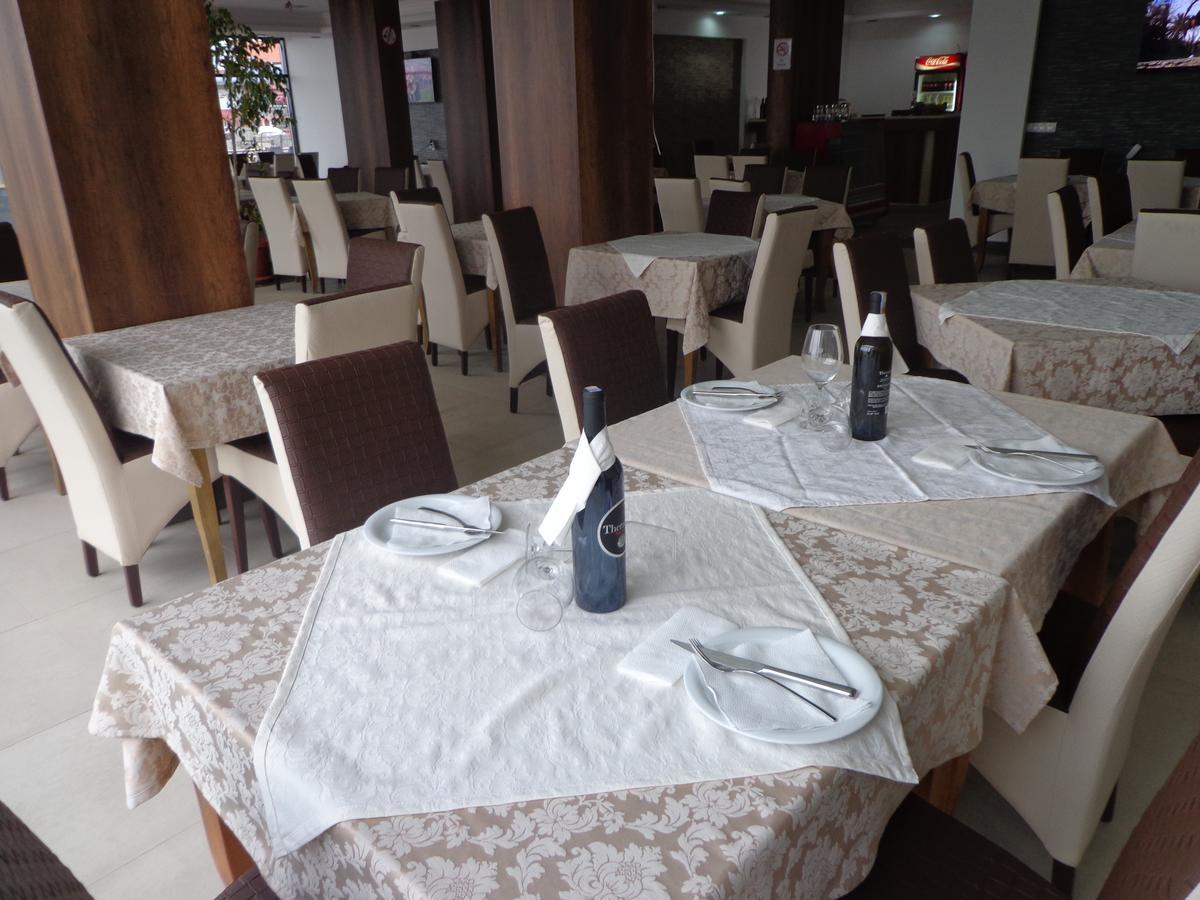 Hotel Rio 普里什蒂纳 外观 照片